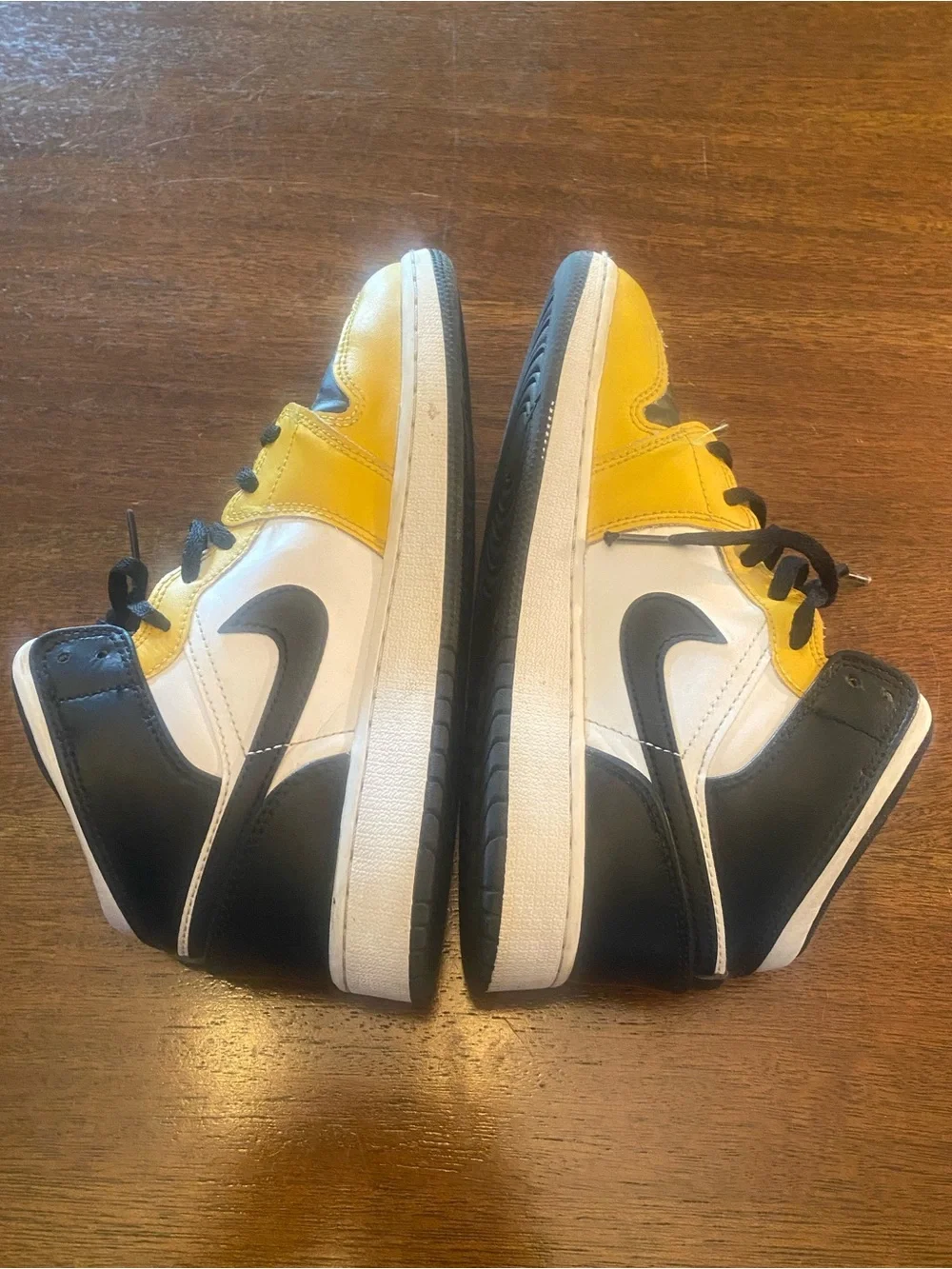 Air Jordan 1 Mid Yellow Black White Basketball sneakers  youth 5Y DQ8423-701 EUC